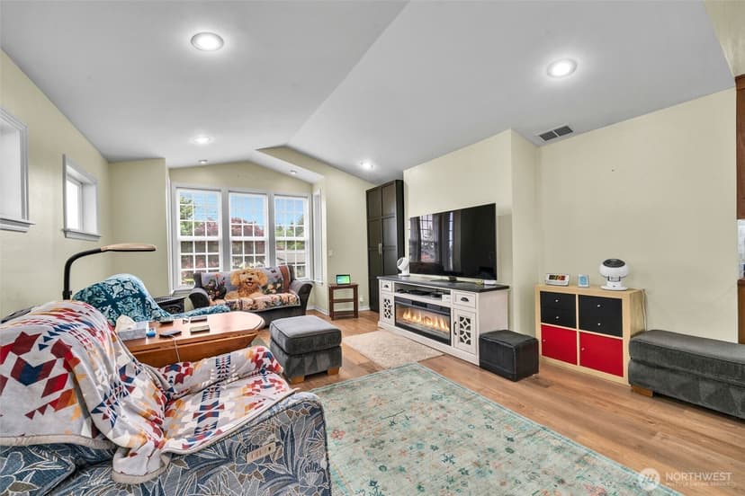 Property photo for 400 Park Place, Everett photo 13