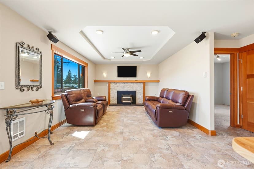 Property photo for 423 106th Place SW, Everett photo 8