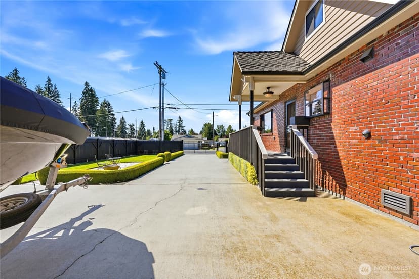 Property photo for 423 106th Place SW, Everett photo 29