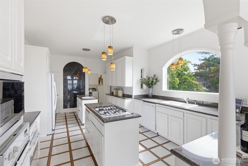 Property photo for 511 W Highland Drive, Seattle photo 16