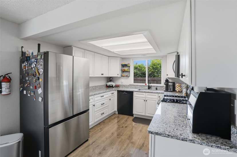 Property photo for 2440 Lincoln Avenue SE, Port Orchard photo 18
