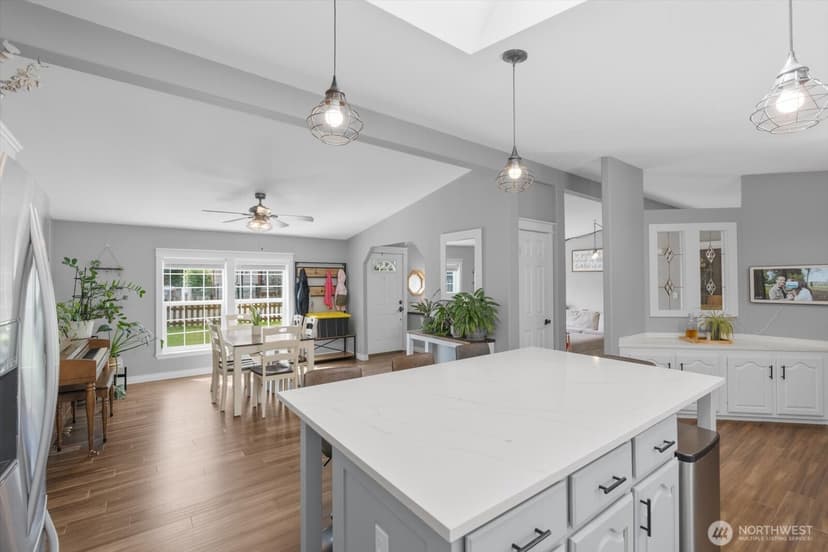 Property photo for 18612 72nd Avenue NE, Kenmore photo 19