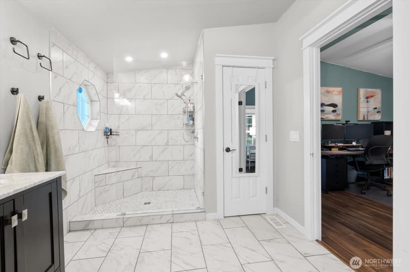 Property photo for 18612 72nd Avenue NE, Kenmore photo 26