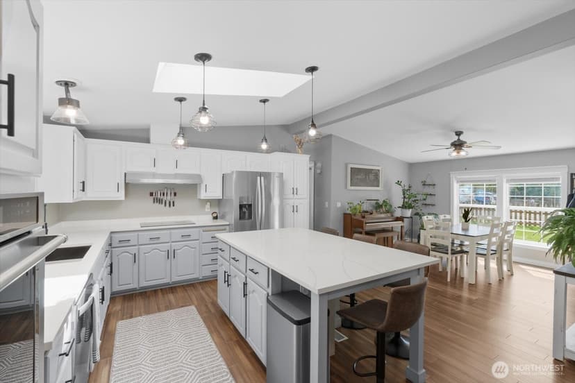 Property photo for 18612 72nd Avenue NE, Kenmore photo 18