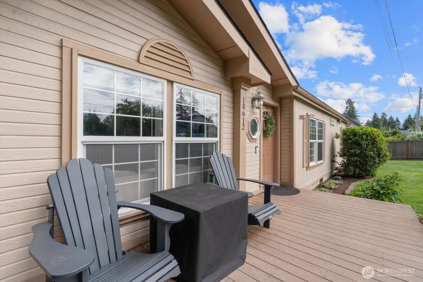 Property photo for 18612 72nd Avenue NE, Kenmore photo 3