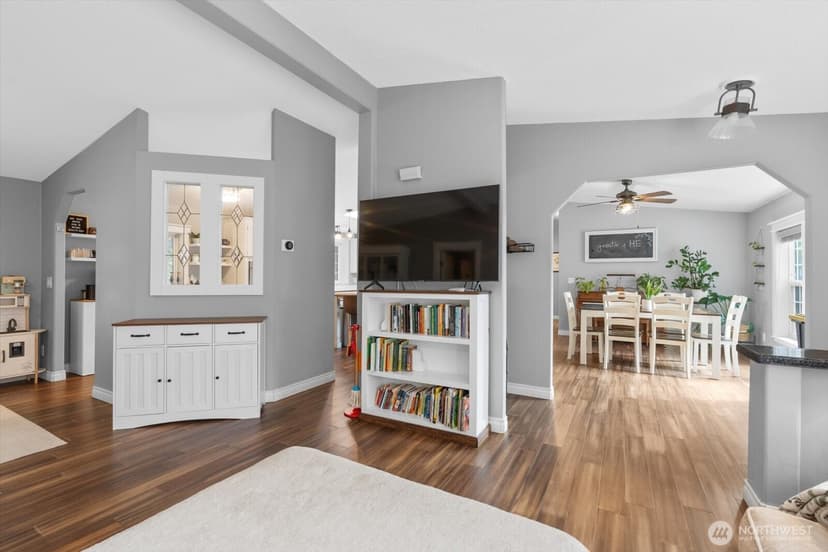 Property photo for 18612 72nd Avenue NE, Kenmore photo 8