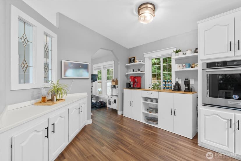 Property photo for 18612 72nd Avenue NE, Kenmore photo 11