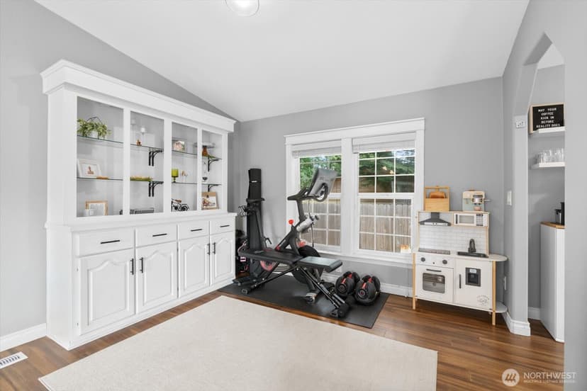 Property photo for 18612 72nd Avenue NE, Kenmore photo 9