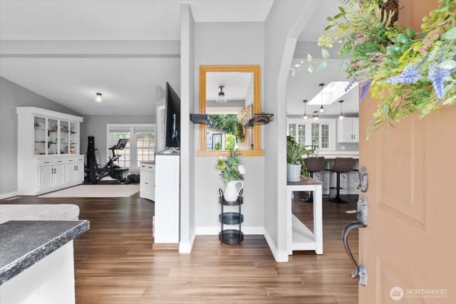 Property photo for 18612 72nd Avenue NE, Kenmore photo 4