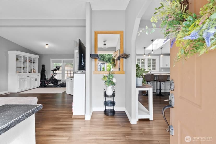 Property photo for 18612 72nd Avenue NE, Kenmore photo 4