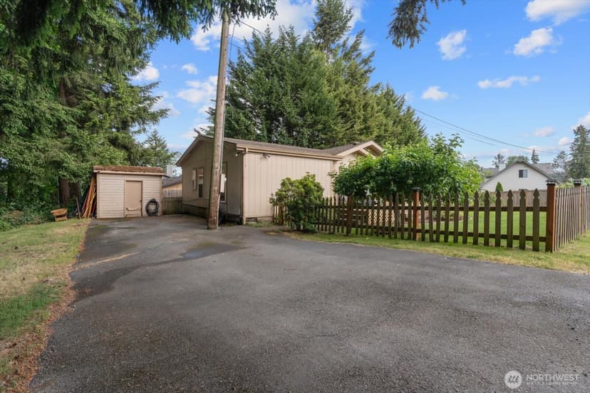 Property photo for 18612 72nd Avenue NE, Kenmore photo 37