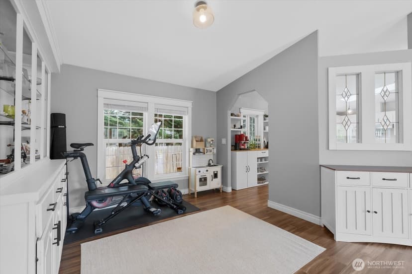 Property photo for 18612 72nd Avenue NE, Kenmore photo 10