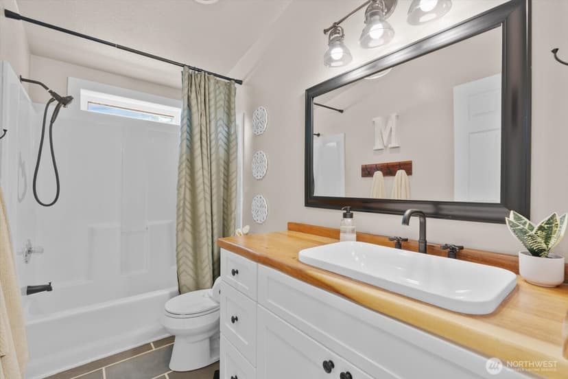 Property photo for 18612 72nd Avenue NE, Kenmore photo 32