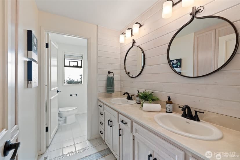 Property photo for 2368 Soundview Drive, Langley photo 21