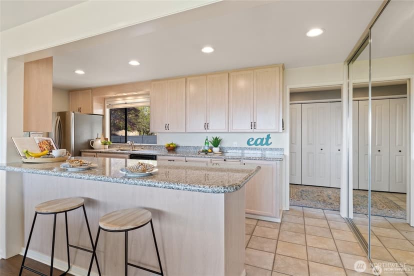 Property photo for 2368 Soundview Drive, Langley photo 10