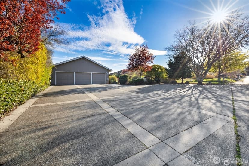 Property photo for 2368 Soundview Drive, Langley photo 37