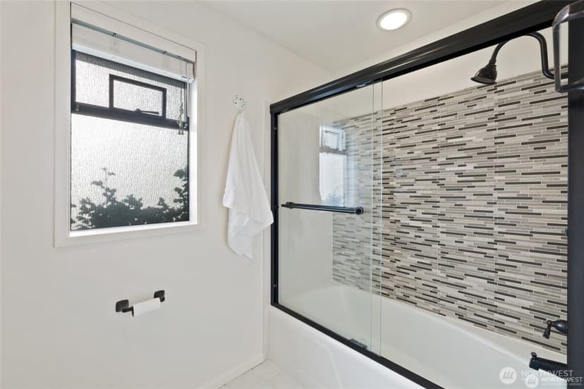 Property photo for 2368 Soundview Drive, Langley photo 22