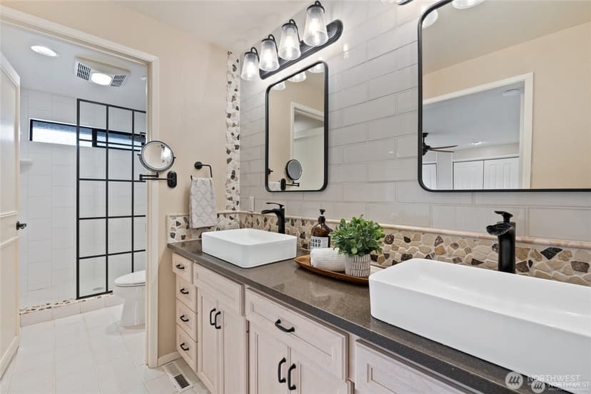 Property photo for 2368 Soundview Drive, Langley photo 15