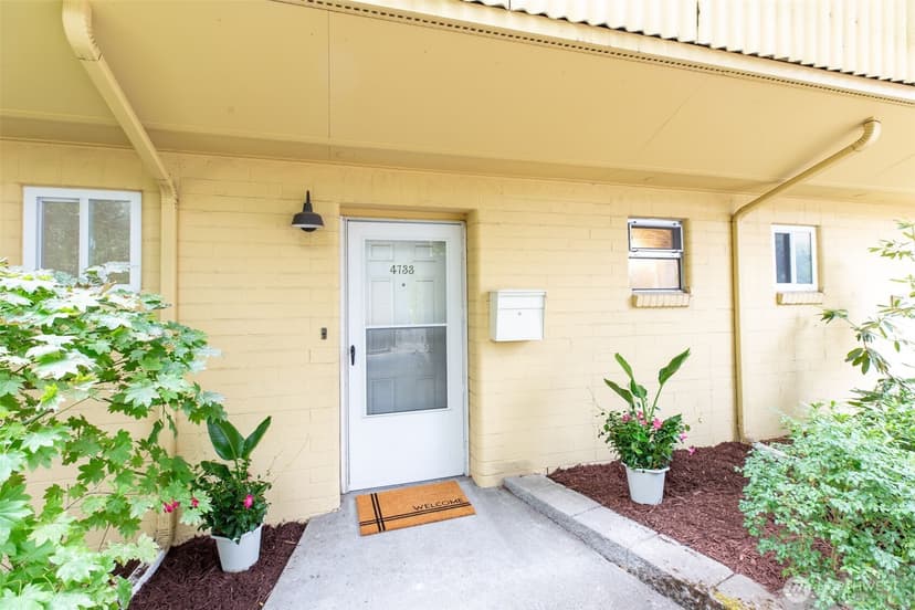 Property photo for 4733 Terrace Drive NE #4733, Seattle