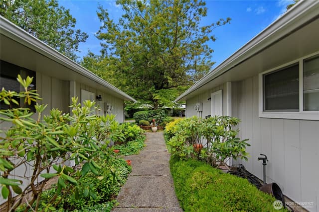 Property photo for 1090 Ihland Place NE, Bainbridge Island photo 4