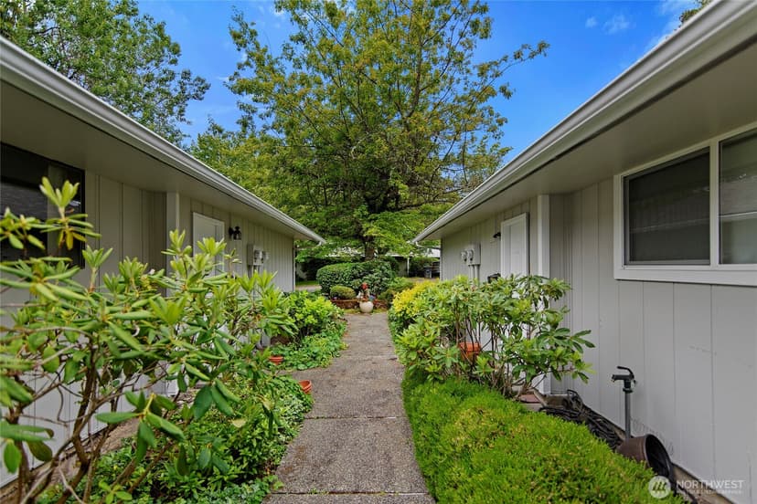 Property photo for 1090 Ihland Place NE, Bainbridge Island photo 4