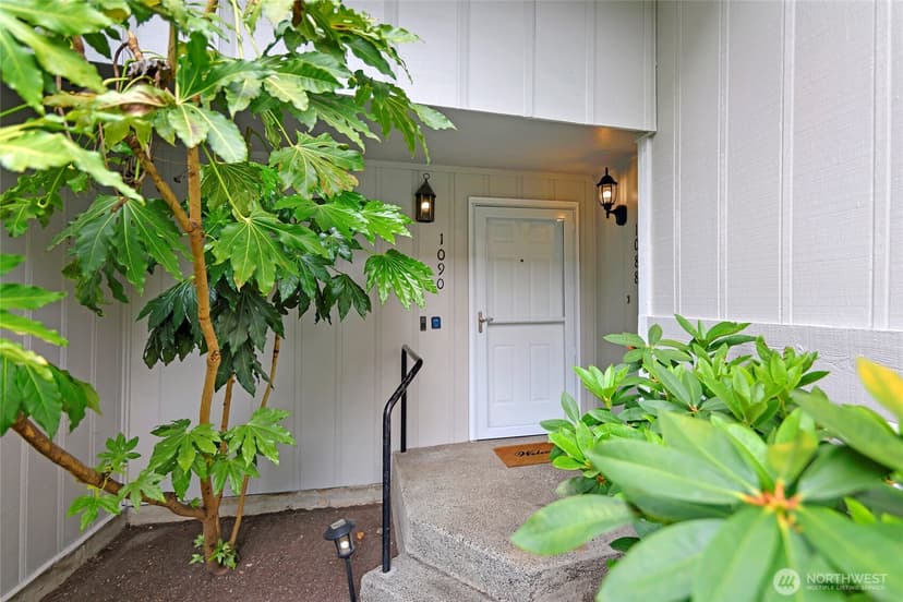 Property photo for 1090 Ihland Place NE, Bainbridge Island