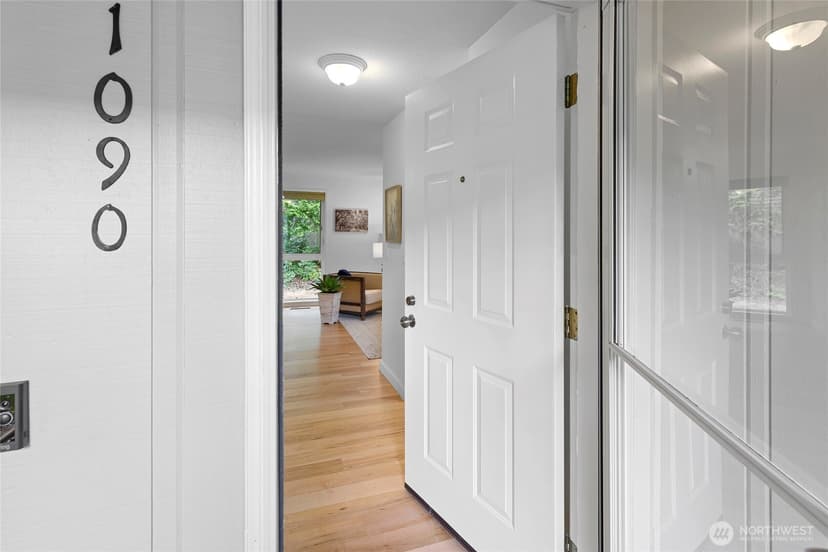 Property photo for 1090 Ihland Place NE, Bainbridge Island photo 5