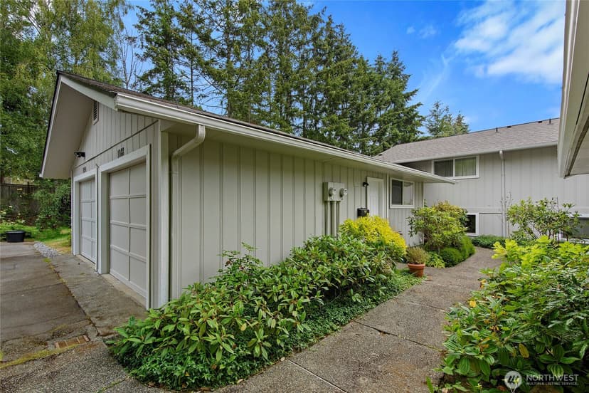 Property photo for 1090 Ihland Place NE, Bainbridge Island photo 3
