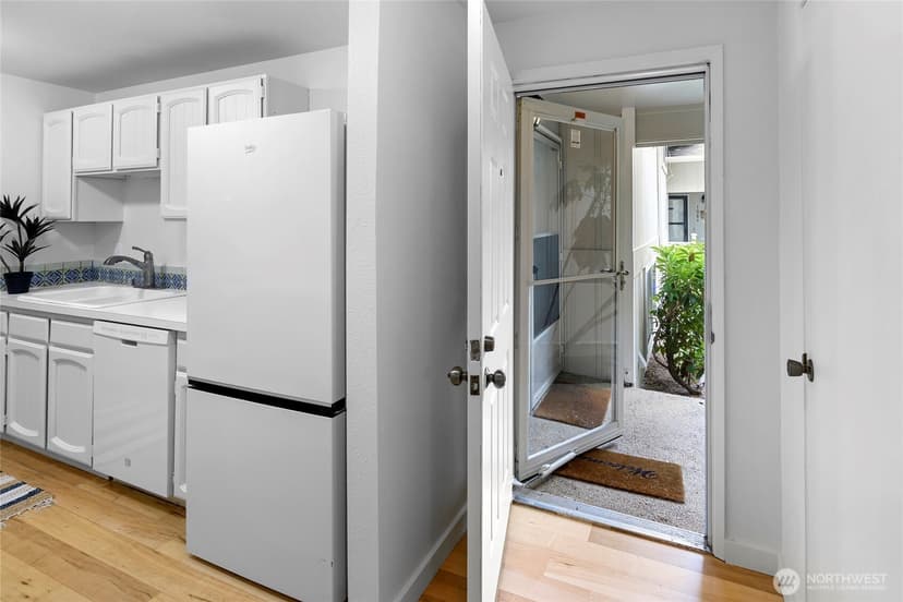 Property photo for 1090 Ihland Place NE, Bainbridge Island photo 6