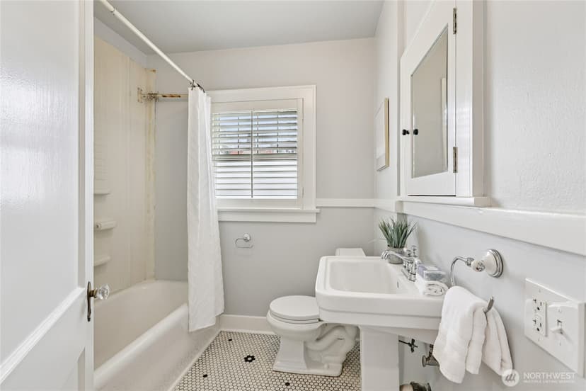 Property photo for 1911 12th Avenue S, Seattle photo 16