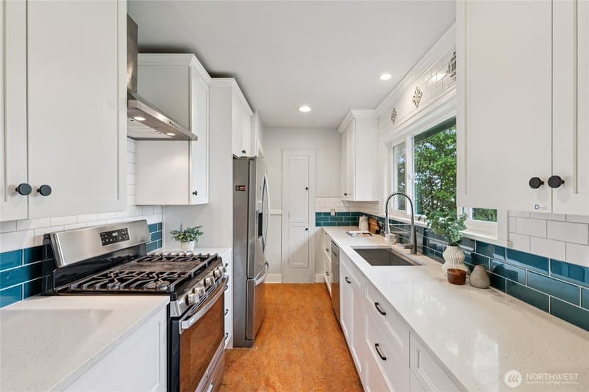 Property photo for 1911 12th Avenue S, Seattle photo 12