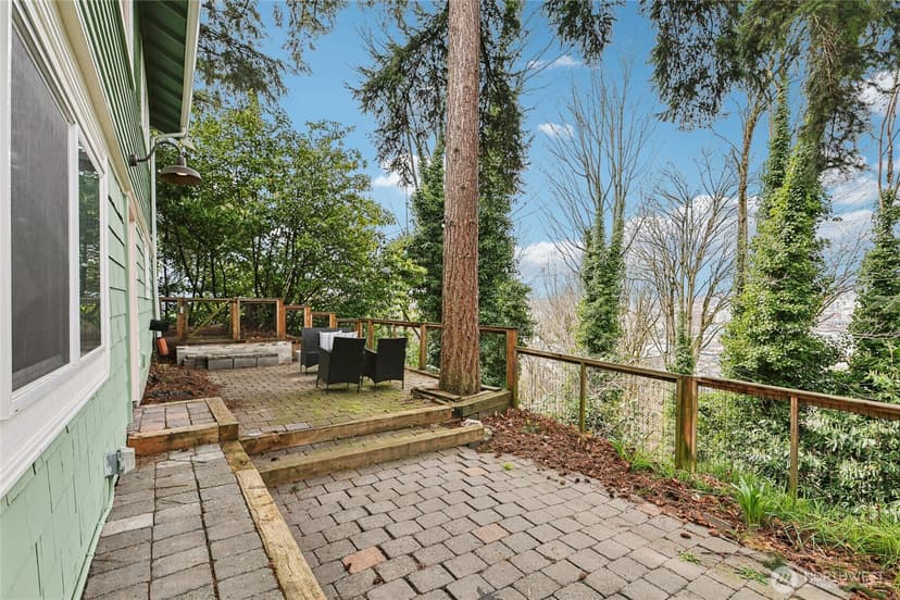 Property photo for 1911 12th Avenue S, Seattle photo 32