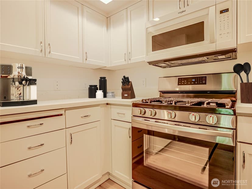 Property photo for 250 NW Dogwood Street #C 302, Issaquah photo 11