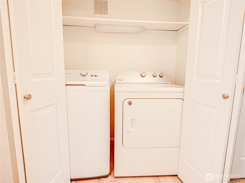 Property photo for 250 NW Dogwood Street #C 302, Issaquah photo 21