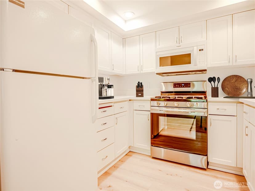 Property photo for 250 NW Dogwood Street #C 302, Issaquah photo 13