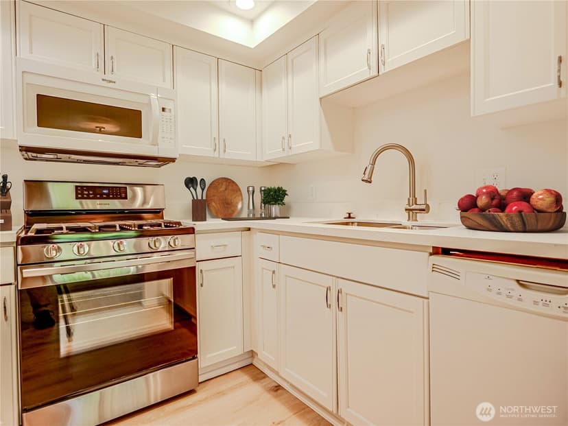 Property photo for 250 NW Dogwood Street #C 302, Issaquah photo 12