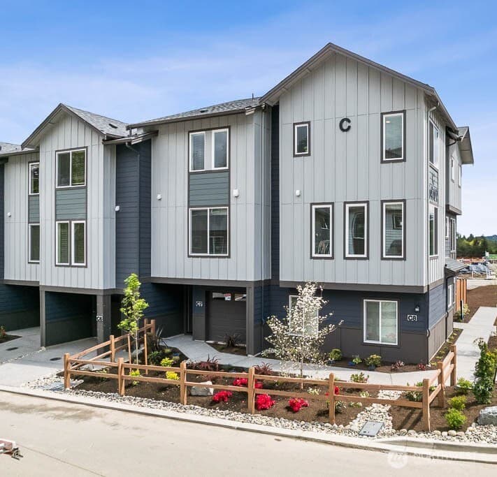 Property photo for 14707 87th Avenue SE #LL7, Snohomish
