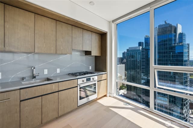 Property photo for 121 Stewart Street #3105, Seattle photo 3