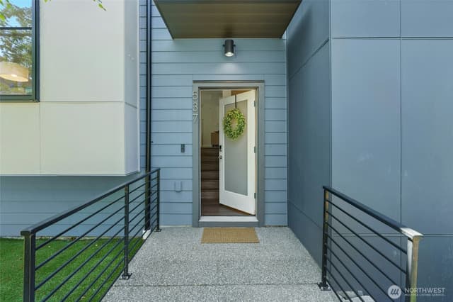 Property photo for 537 Glacier Walk SE, Sammamish photo 4