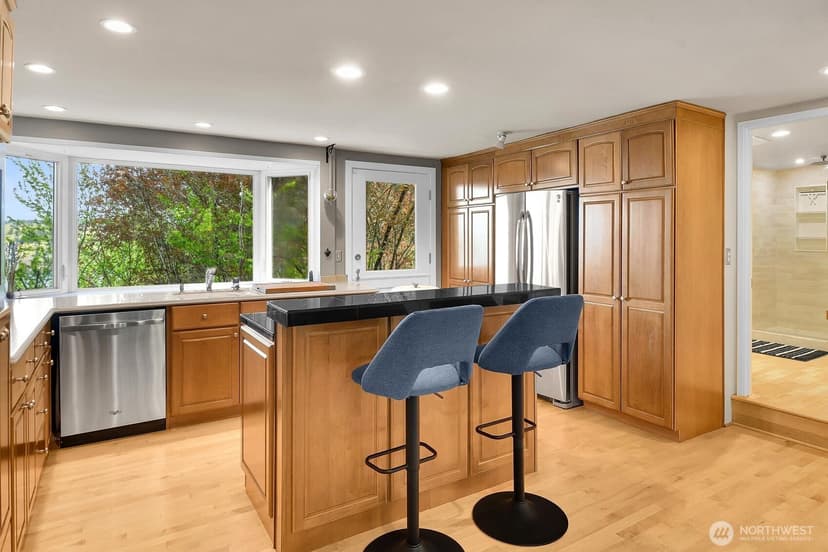 Property photo for 13522 40th Avenue NE, Seattle photo 10