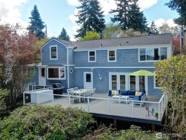 Property photo for 13522 40th Avenue NE, Seattle photo 2