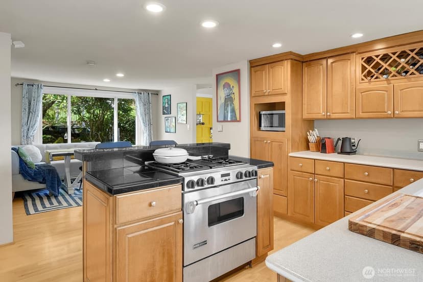 Property photo for 13522 40th Avenue NE, Seattle photo 11