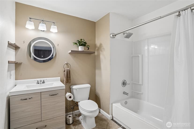 Property photo for 500 Elliott Avenue W #205, Seattle photo 12