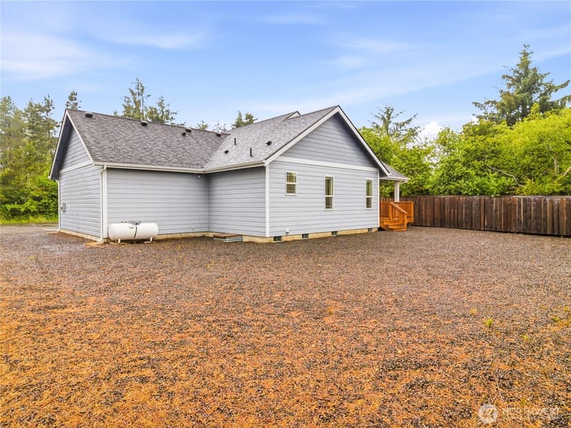 Property photo for 410 Ensign Avenue NW, Ocean Shores photo 37