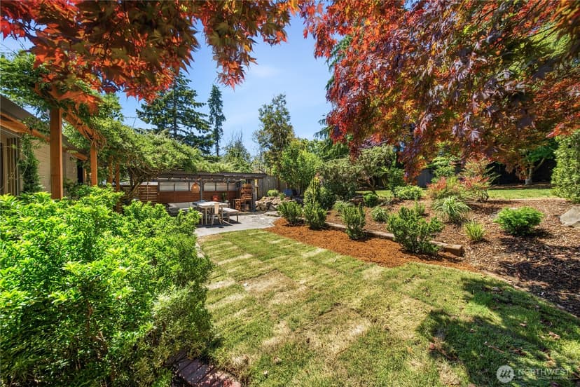 Property photo for 11239 35th Avenue SW, Seattle photo 8