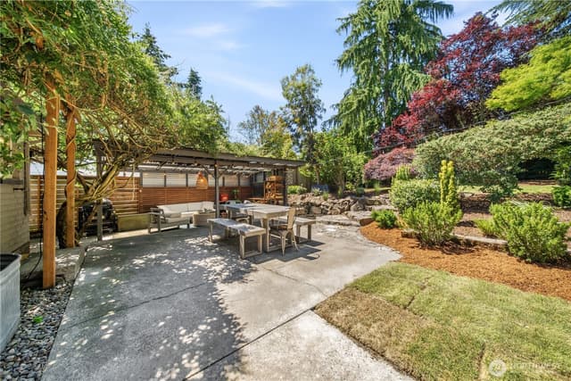 Property photo for 11239 35th Avenue SW, Seattle photo 4