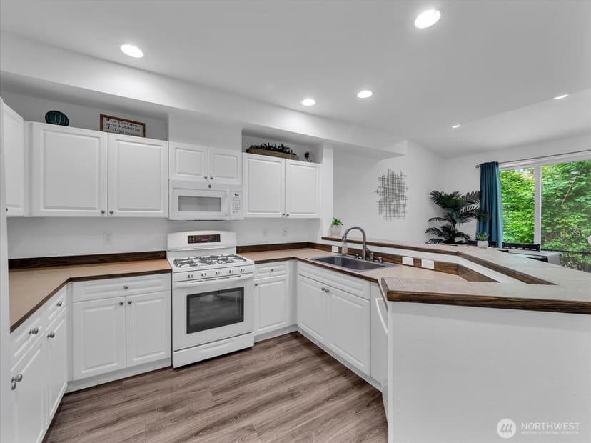 Property photo for 12530 Admiralty Way #C102, Everett photo 8