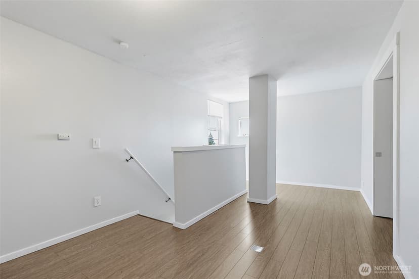 Property photo for 5454 35th Avenue SW, Seattle photo 11