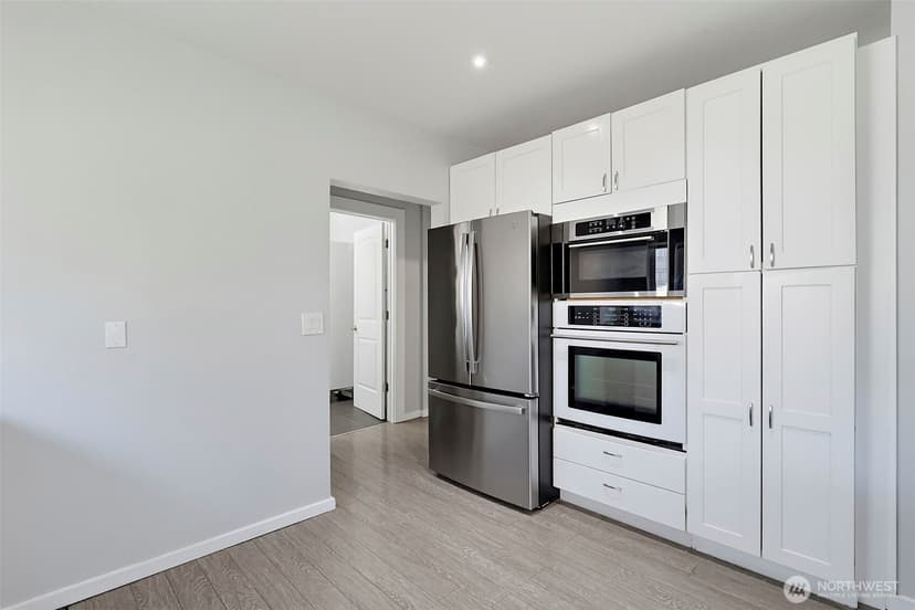 Property photo for 5454 35th Avenue SW, Seattle photo 8