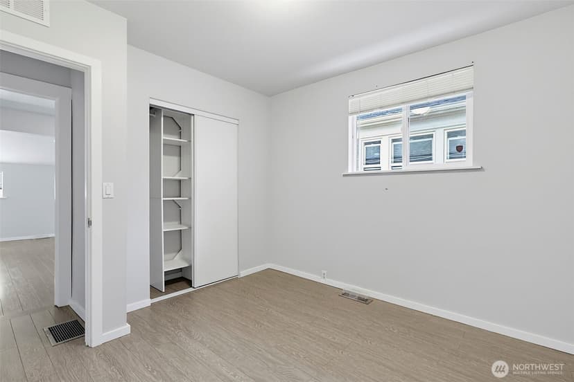 Property photo for 5454 35th Avenue SW, Seattle photo 12